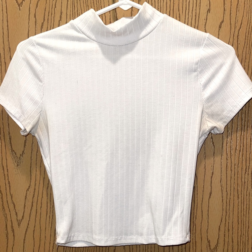 Super cute cropped white mock turtle neck top size xs